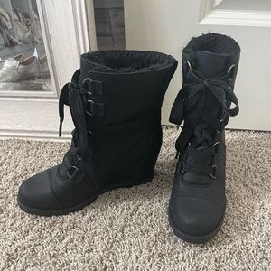 Wedge boots size 8 fur lining New!